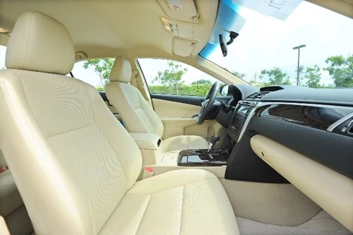 [ĐÁNH GIÁ] Toyota Camry 2.0E: Vua thực dụng - ảnh 11