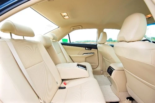 [ĐÁNH GIÁ] Toyota Camry 2.0E: Vua thực dụng - ảnh 12