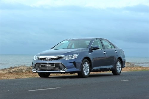 [ĐÁNH GIÁ] Toyota Camry 2.0E: Vua thực dụng - ảnh 1