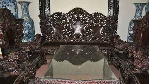 Bộ bàn ghế gỗ sưa trăm tỷ đắt nhất Việt Nam - ảnh 1
