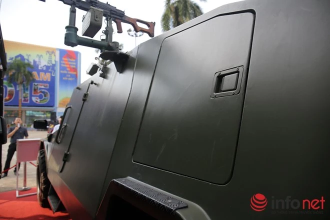 Cận cảnh xe chống đạn RAM-MKIII của lực lượng an ninh Việt Nam ảnh 2