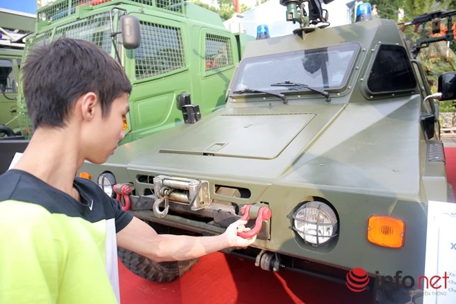 Cận cảnh xe chống đạn RAM-MKIII của lực lượng an ninh Việt Nam ảnh 9