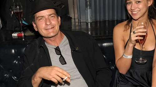 Tài tử nhiễm HIV bị tố 'nghiện sex' và qua đêm 5.000 phụ nữ - ảnh 1