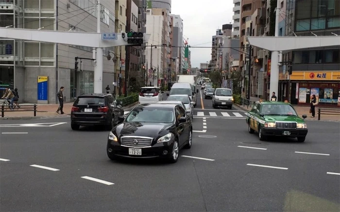 Sang Nhật càng xấu hổ cho kiểu lái ôtô Việt Nam ảnh 1