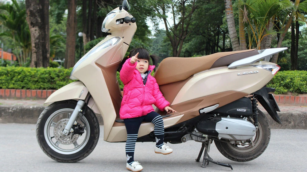 7 điều lưu ý an toàn khi chở bé đi xe máy ảnh 1