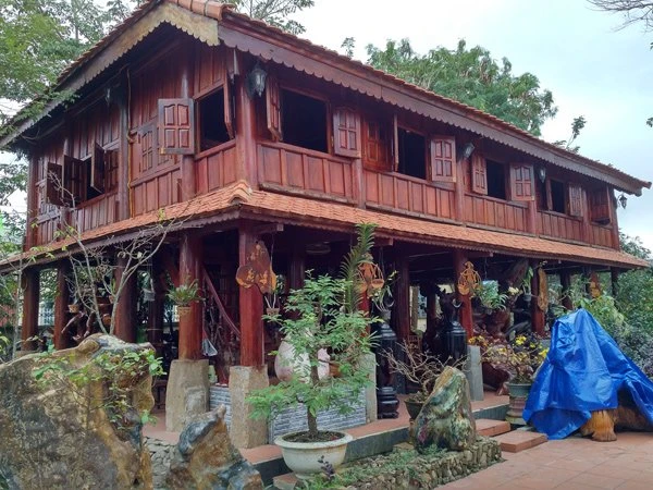 đại gia, quảng nam, nhà sàn, đá quý, báu vật, tiền tỷ, đồ cổ