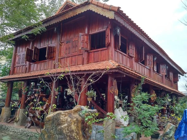 đại gia, quảng nam, nhà sàn, đá quý, báu vật, tiền tỷ, đồ cổ