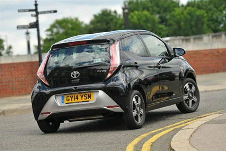 10 ôtô 300 triệu 'ăn” xăng ít nhất cho năm 2016 ảnh 4