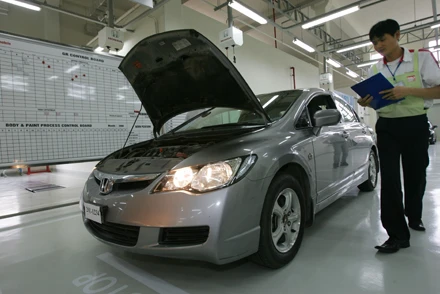 Những thói quen làm xe ô tô mau hư hỏng ảnh 1