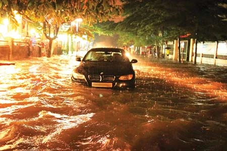 Xử lý khi ô tô chạy vào đường ngập nước ảnh 3