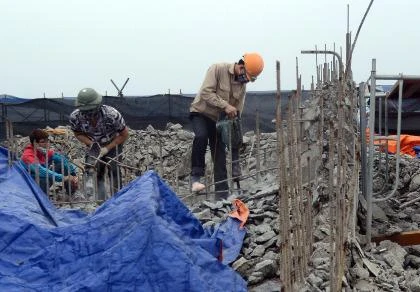 Phá dỡ cao ốc 8B Lê Trực