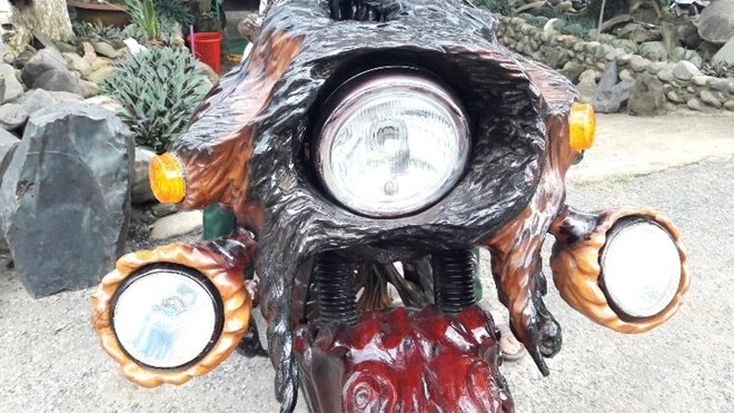 Mô tô bằng gốc cây của nông dân Lâm Đồng khiến dân chơi xe sửng sốt ảnh 1