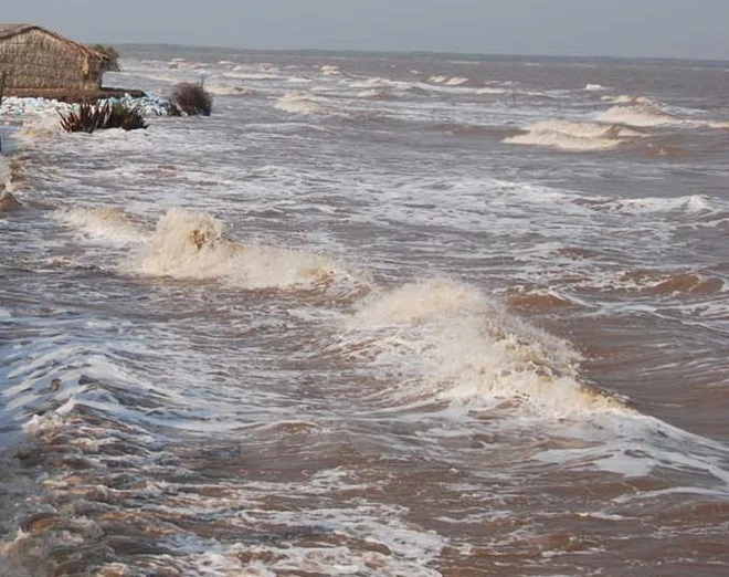 Bão số 6 theo hướng Bắc Tây Bắc, gió giật cấp 12 ảnh 1 Bão số 6 theo hướng Bắc Tây Bắc, gió giật cấp 12 ảnh 1