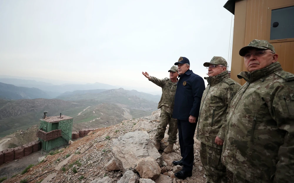 Chien dịch ClawLock chong tay sung nguoi Kurd.jpg