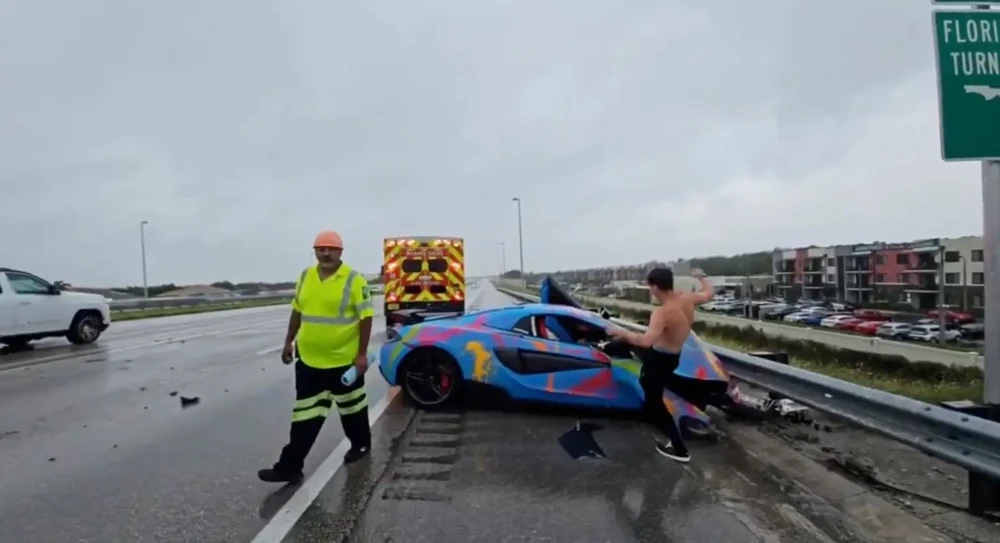 vừa lái xe vừa dùng điện thoại_Jack Doherty.jpg