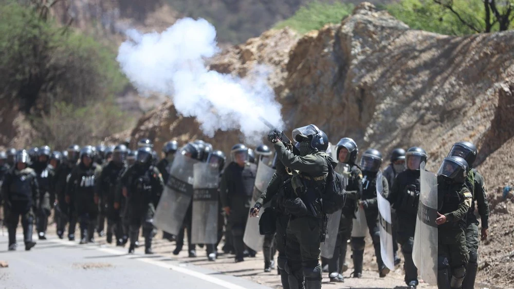 Nhóm vũ trang chiếm căn cứ quân sự, bắt hơn 200 con tin.jpg