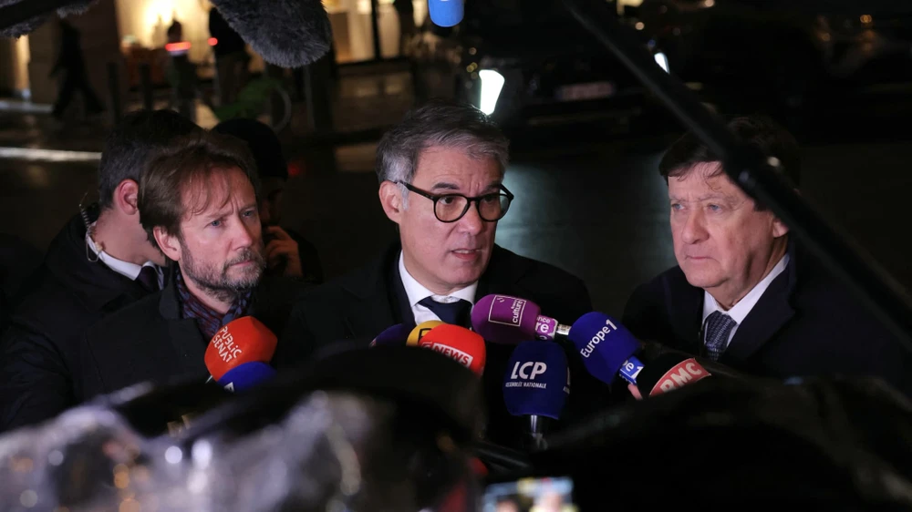 Olivier Faure, Boris Vallaud và Patrick Kanner phát biểu sau khi gặp Tổng thống Macron.jpg