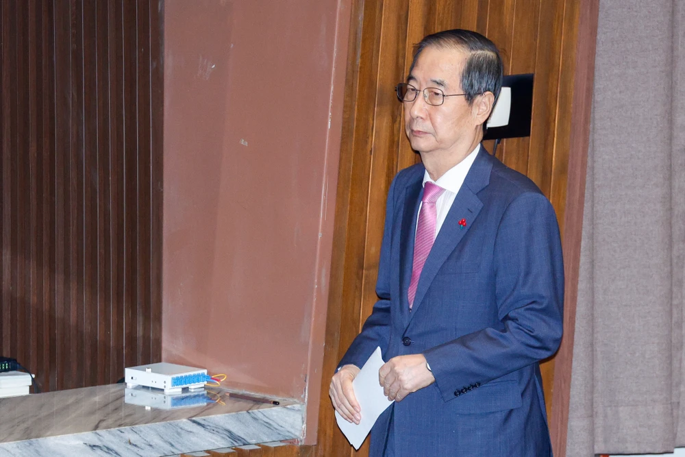 Thủ tướng Hàn Quốc xin lỗi vì đã không cản được thiết quân luật.jpg