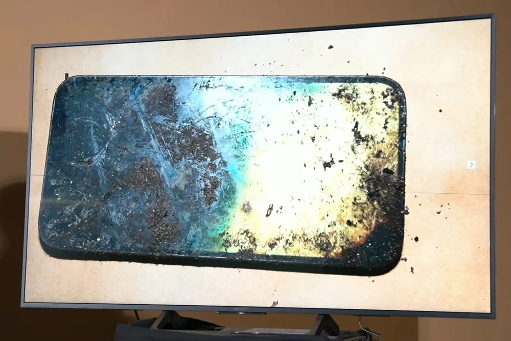 Xe cybertruck nổ trước khách sạn Trump International_Điện thoại.jpg