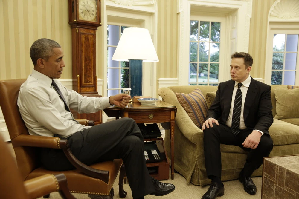 Tỉ phú Elon Musk và Tổng thống Barack Obama_2015.jpg