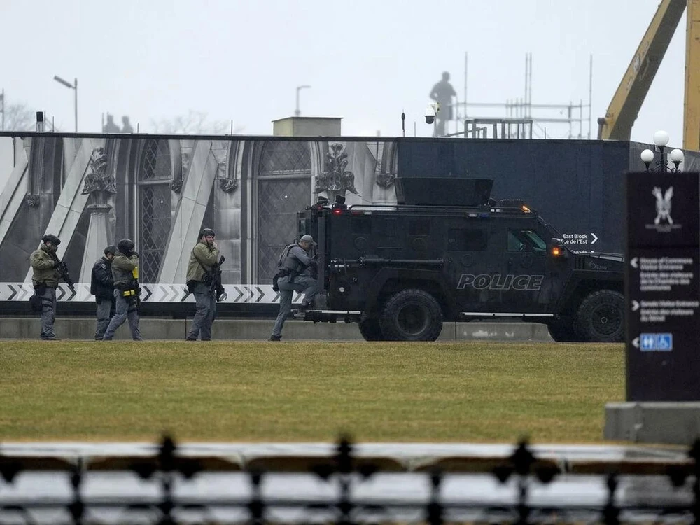 Lực lượng an ninh Canada phong toả Toà nhà Quốc hội_3.jpg