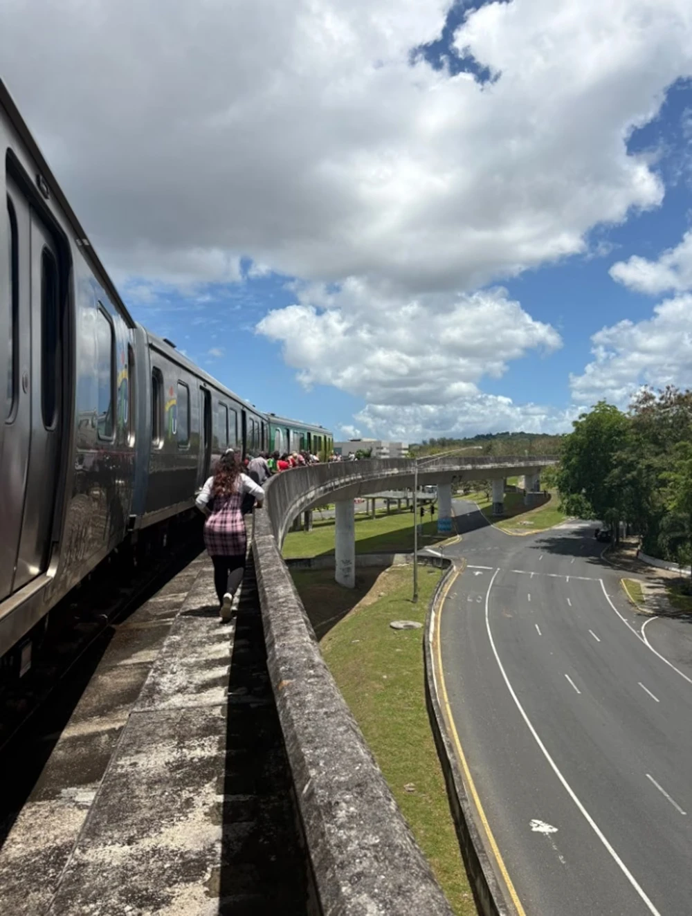 Puerto Rico chìm trong bóng tối do mất điện diện rộng_3.jpg