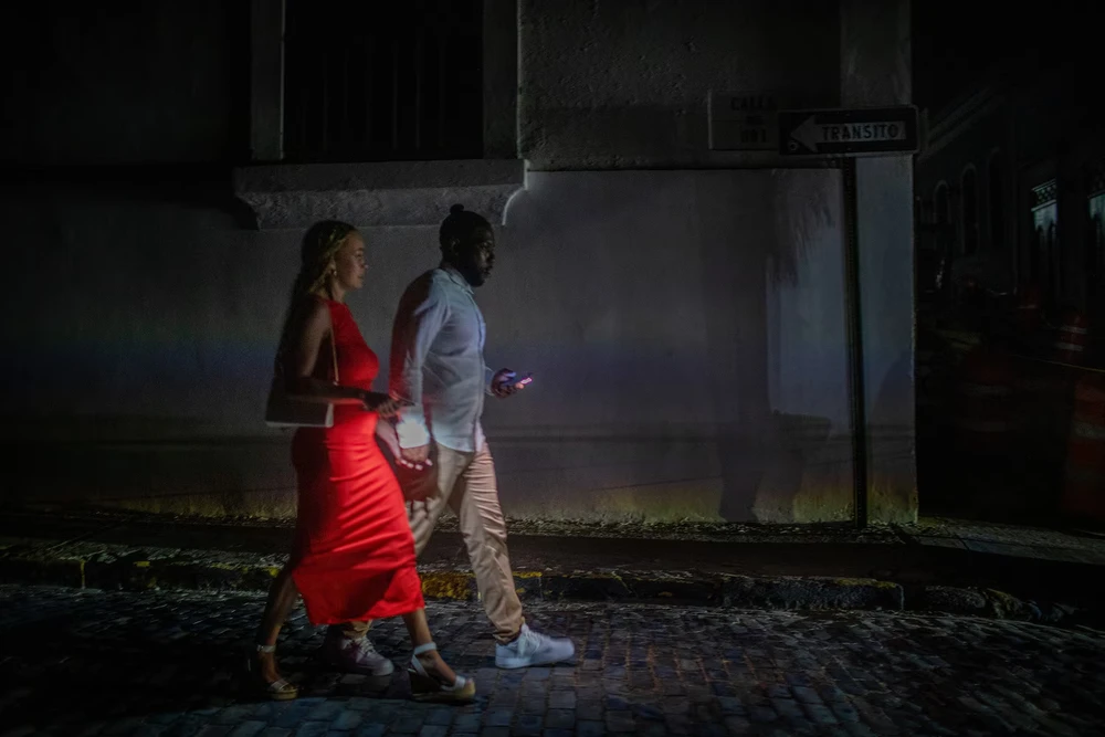 Puerto Rico chìm trong bóng tối do mất điện diện rộng.jpg