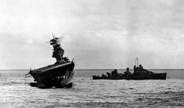 Tàu sân bay USS Yorktown chìm.jpg