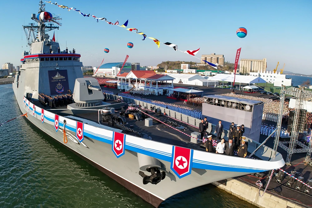 Triều Tiên hạ thuỷ, thử vũ khí trên tàu khu trục đa năng Choe Hyon_2.jpg