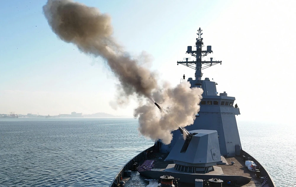 Triều Tiên hạ thuỷ, thử vũ khí trên tàu khu trục đa năng Choe Hyon_8.jpg