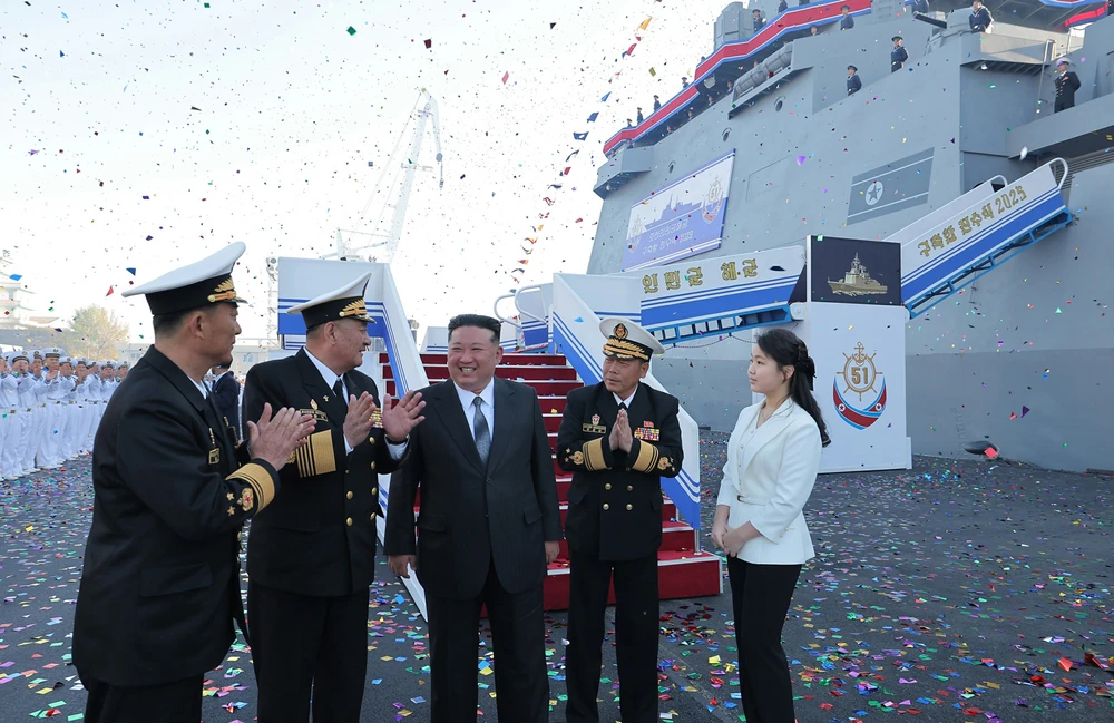 Triều Tiên hạ thuỷ, thử vũ khí trên tàu khu trục đa năng Choe Hyon.jpg