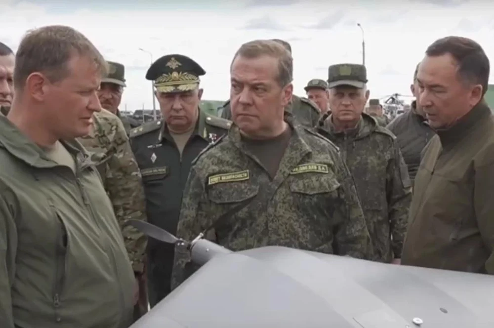 Dmitry Medvedev được cho là thị sát thử nghiệm tên lửa S8000 Banderol.jpg