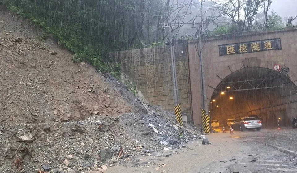 Mưa lớn ở Hoa Liên Đài Loan.jpg