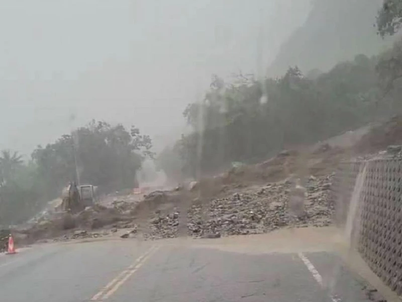 Mưa lớn, sạt lở đất ở Hoa Liên, Đài Loan_CNA.jpg