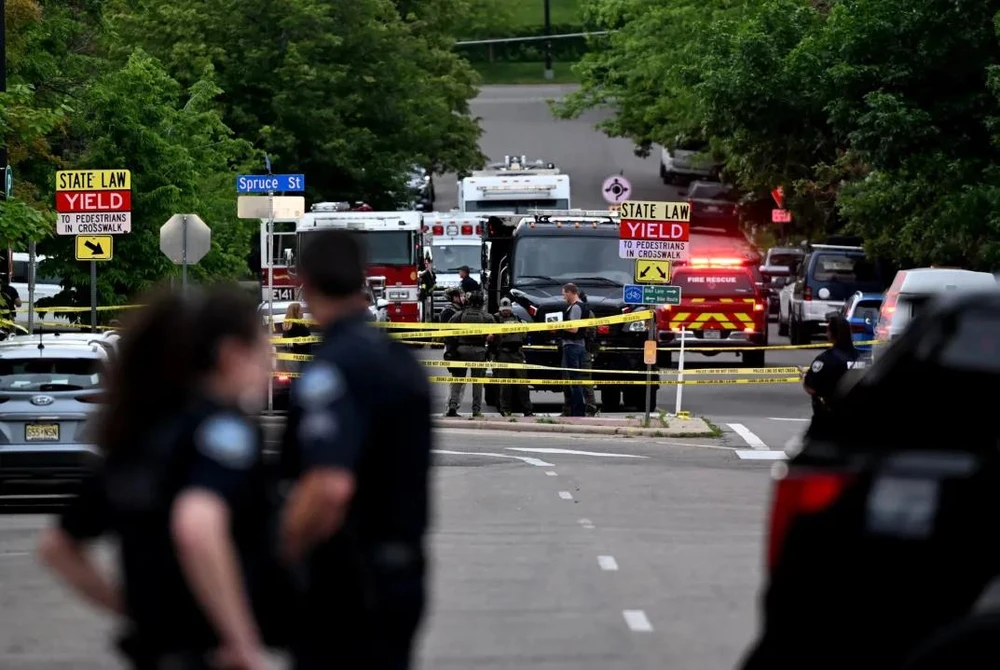 Tấn công bom xăng, súng phun lửa vào đoàn tuần hành ủng hộ con tin Israel ở Mỹ.jpg