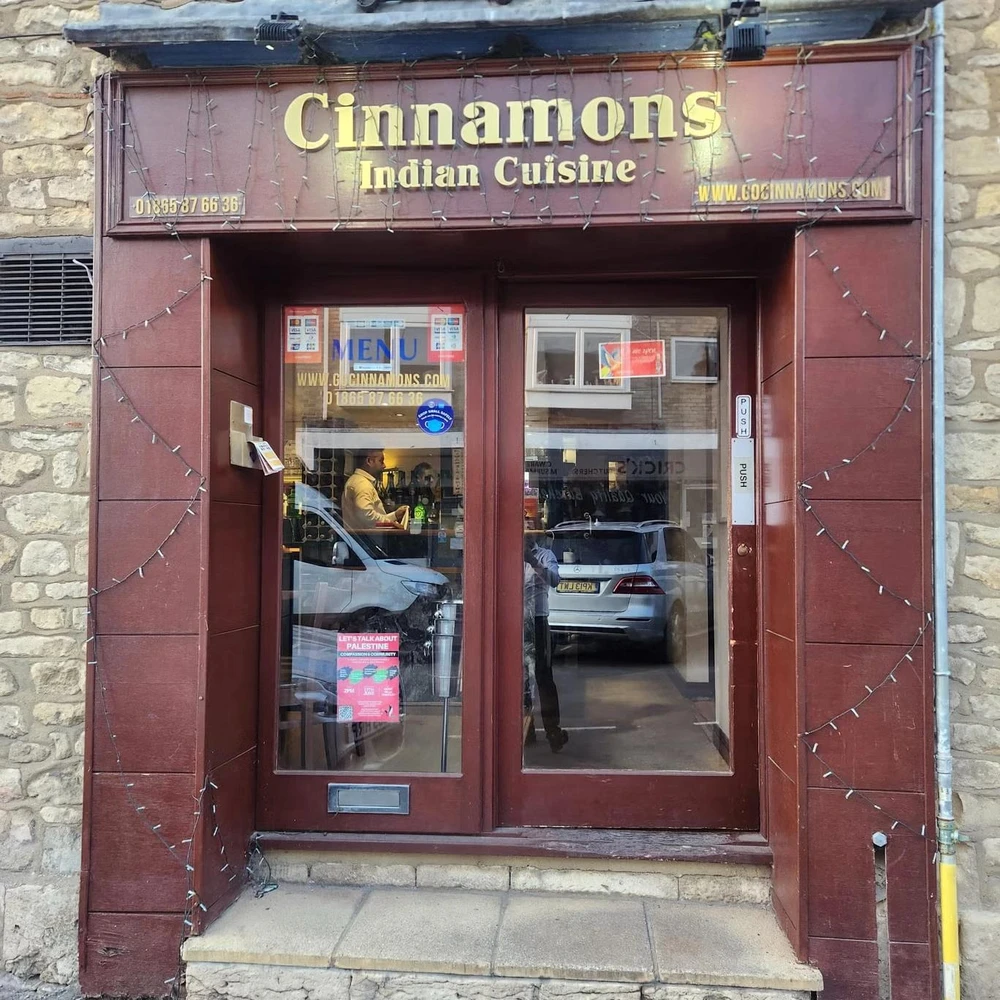 Nhà hàng Ấn Độ Cinnamons ở Anh phải đóng cửa vì bị phàn nàn cà ri nặng mùi.jpg