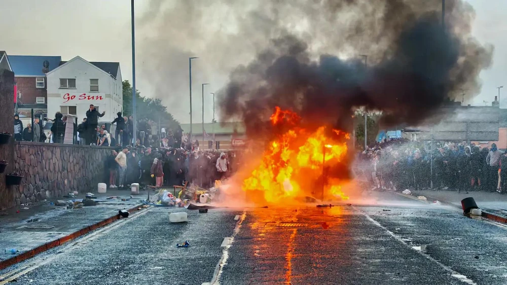 Bạo loạn ở Bắc Ireland sau vụ hiếp dâm vị thành niên_IRISH NEWS_PACEMAKER.jpg