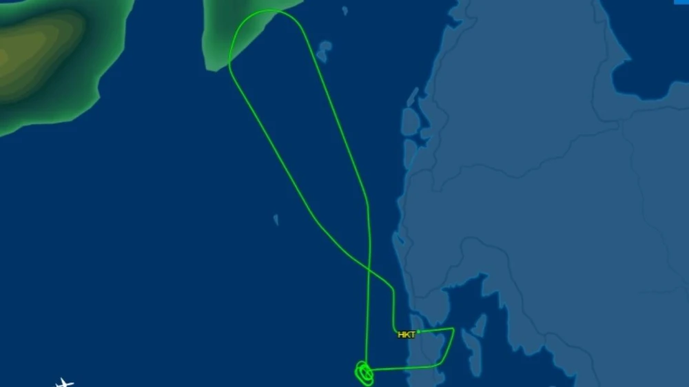 Máy bay Air India hạ cánh khẩn cấp xuống Phuket Thái Lan.jpg