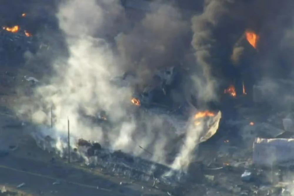 Cháy nổ kho pháo hoa ở California 1-7.jpg