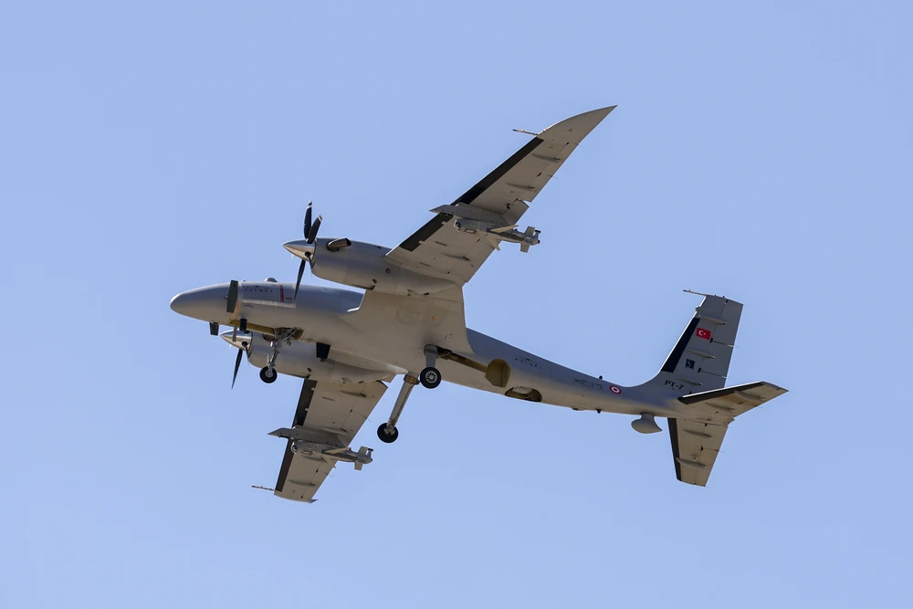 Tên lửa hành trình mini trang bị AI phóng từ UCAV Bayraktar Akinci của Thổ Nhĩ Kỳ.jpg