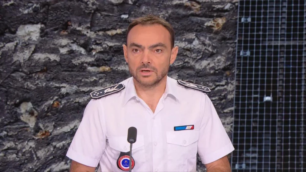 Vượt ngục bằng cách trốn vô hành lý bạn tù vừa được trả tự do.jpg