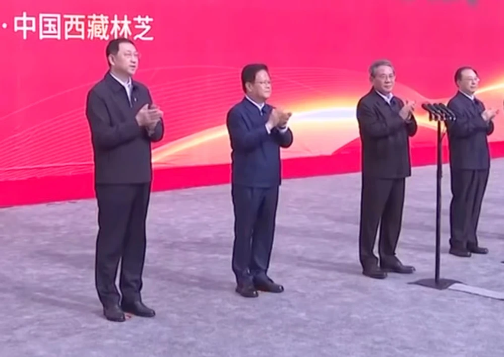 Thủ tướng Trung Quốc Lý Cường khánh thành siêu đập thuỷ điện ở Tây Tạng.jpg