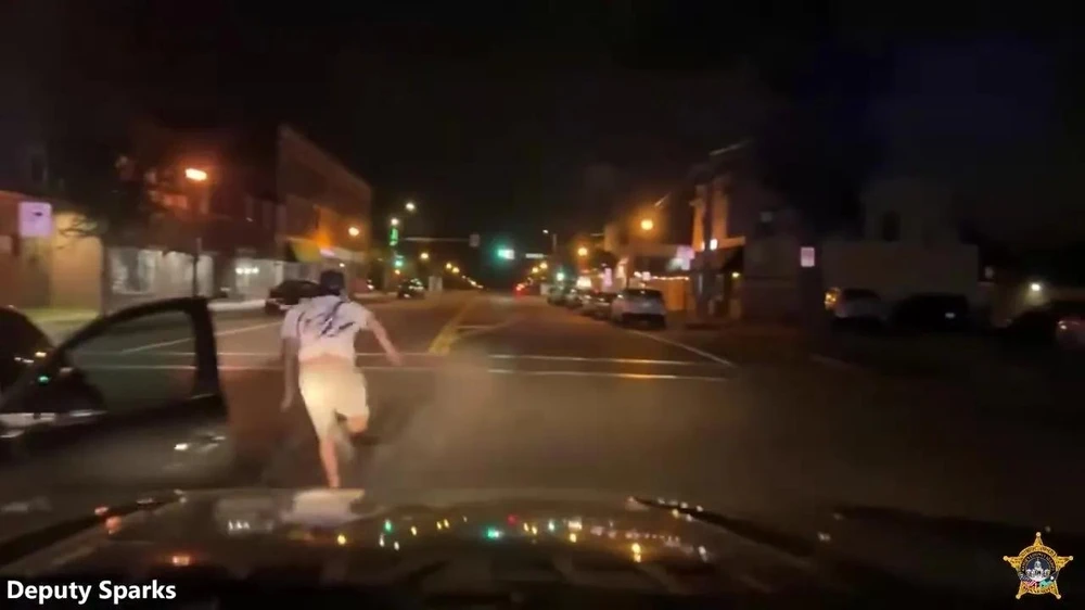 Cảnh sát giao thông rượt bắt quái xe phóng xe hơn 200 km h.jpg