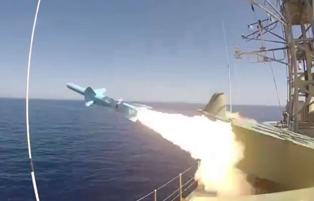 Iran tập trận tên lửa Sức mạnh bền vững 1404, dùng toàn tên lửa hành trình nội địa.jpg