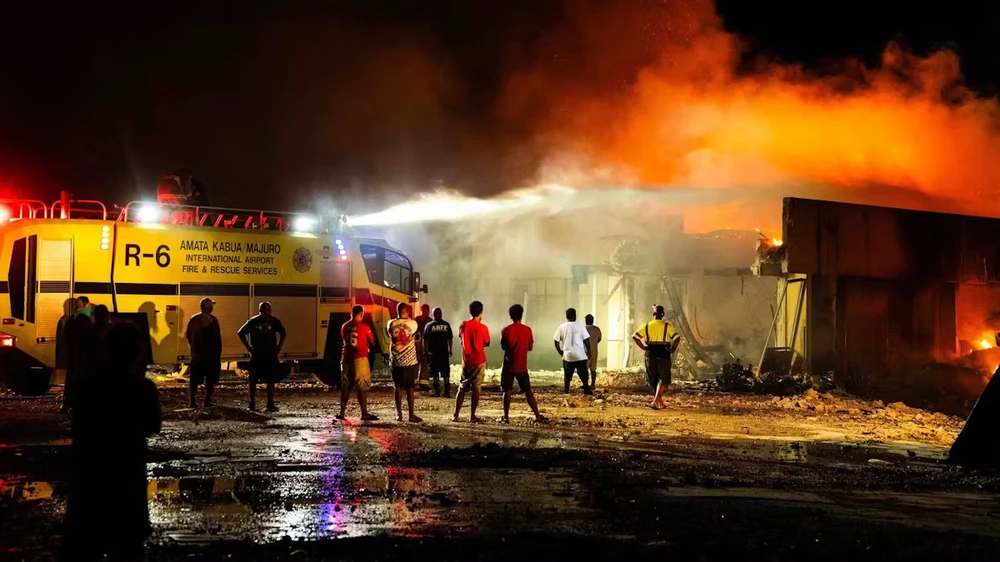 Hoả hoạn thiêu rụi toà nhà quốc hội Quần đảo Marshall Islands_1.jpg