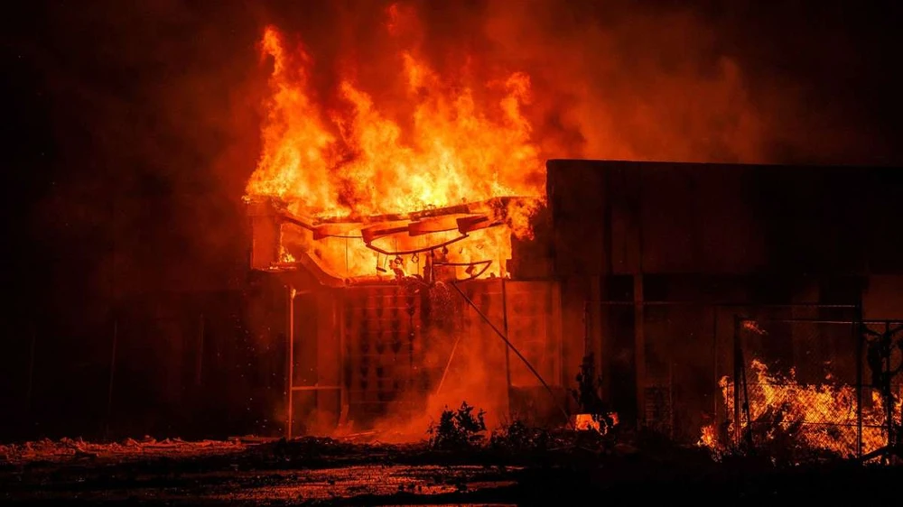 Hoả hoạn thiêu rụi toà nhà quốc hội Quần đảo Marshall Islands_2.jpg