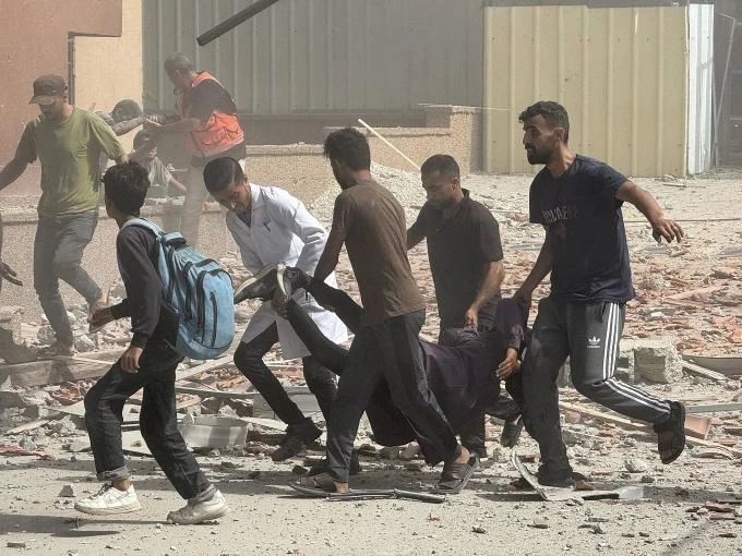 Israel không kích bệnh viện Nasser ở Dải Gaza.jpg