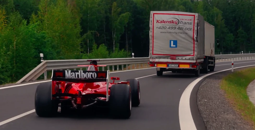 15 phút truy bắt lái xe đua F1 trên xa lộ CH Czech_5.png