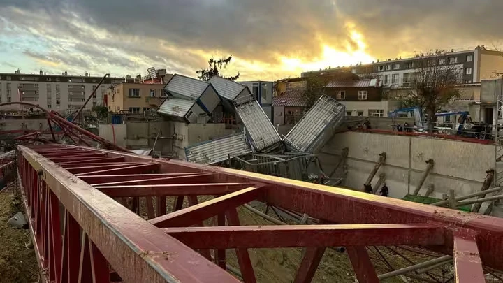 Lốc xoáy gần như tận thế ở ngoại ô Paris, 10 người thương vong.jpg