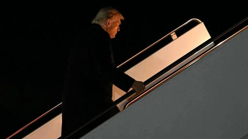 Tổng thống Trump khởi hành từ Mỹ, bắt đầu công du châu Á.jpg